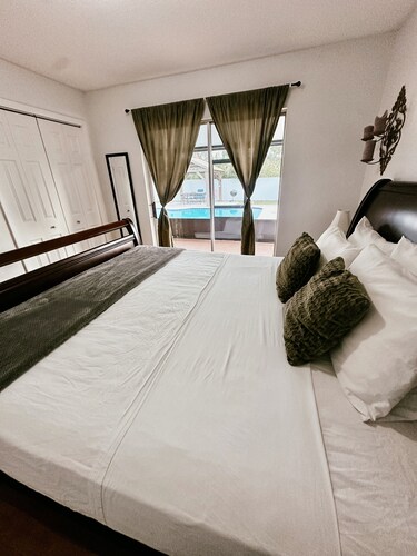 Affordable 3 Bedroom Home W / Private Pool. Minutes from Orlando's theme parks