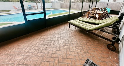 Asequible Casa de 3 dormitorios W / piscina privada. Minutos de los parques temáticos de Orlando