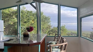 冷蔵庫、オーブン、コンロ、コーヒー / ティーメーカー