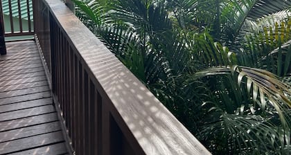 PRIVATE TROPICAL RETREAT, ruhig, sicher und einen langen Weg vom VOLCANO!