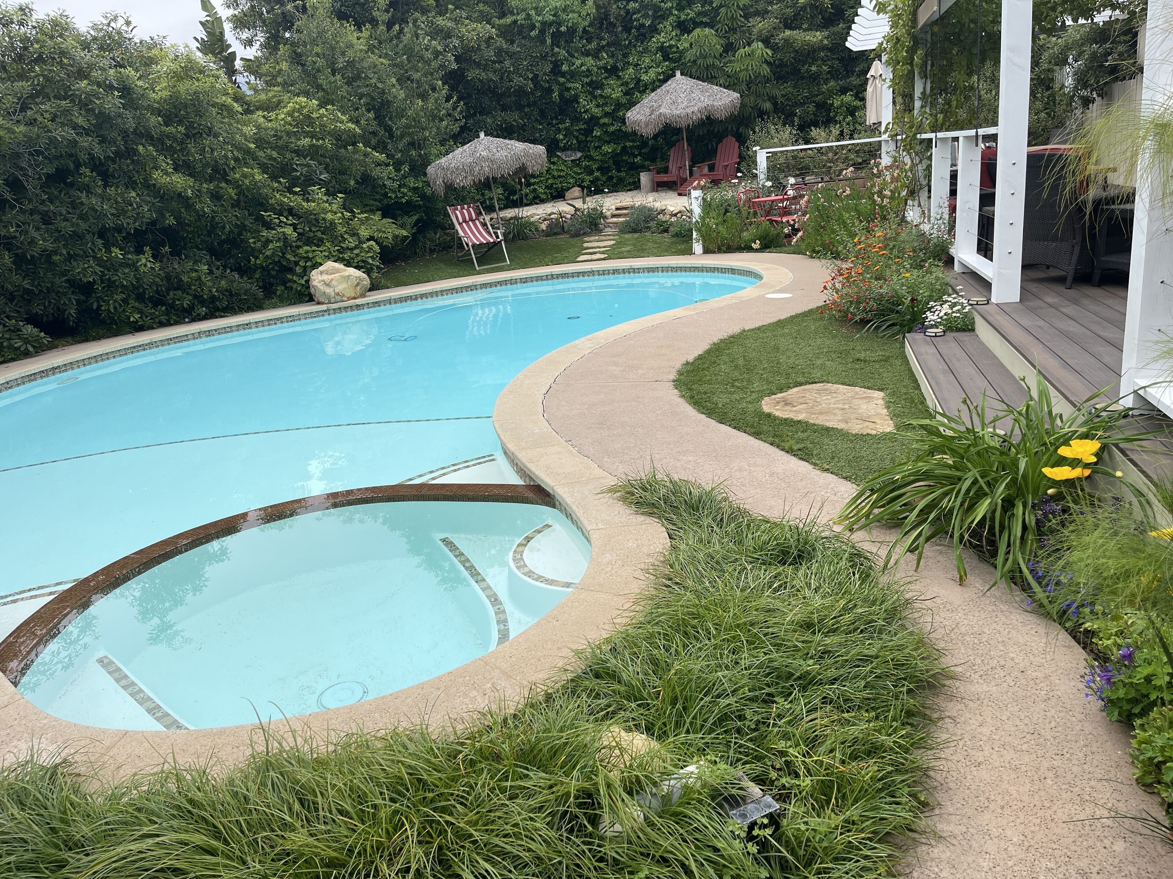 Peaceful 3 bd, 2 b home in a park like setting.