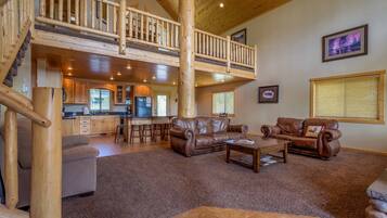 Una Smart TV, una chimenea, un reproductor de DVD