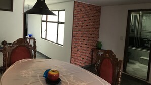 Dining - Bababuy Hostel (Bogotá)