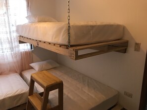 Premium bedding, down comforters, pillowtop beds, blackout drapes - Bababuy Hostel (Bogotá)
