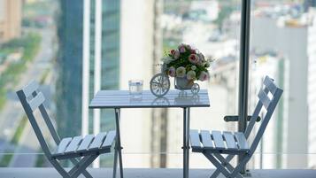 Apartment, 2 Bedrooms | Room amenity