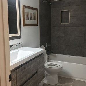 Ferienhaus, 3 Schlafzimmer, Nichtraucher | Badezimmer | Kostenlose Toilettenartikel, Haartrockner, Handtücher