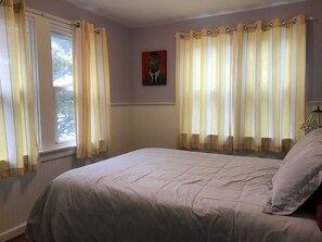 4 habitaciones, tabla de planchar con plancha, wifi y ropa de cama 