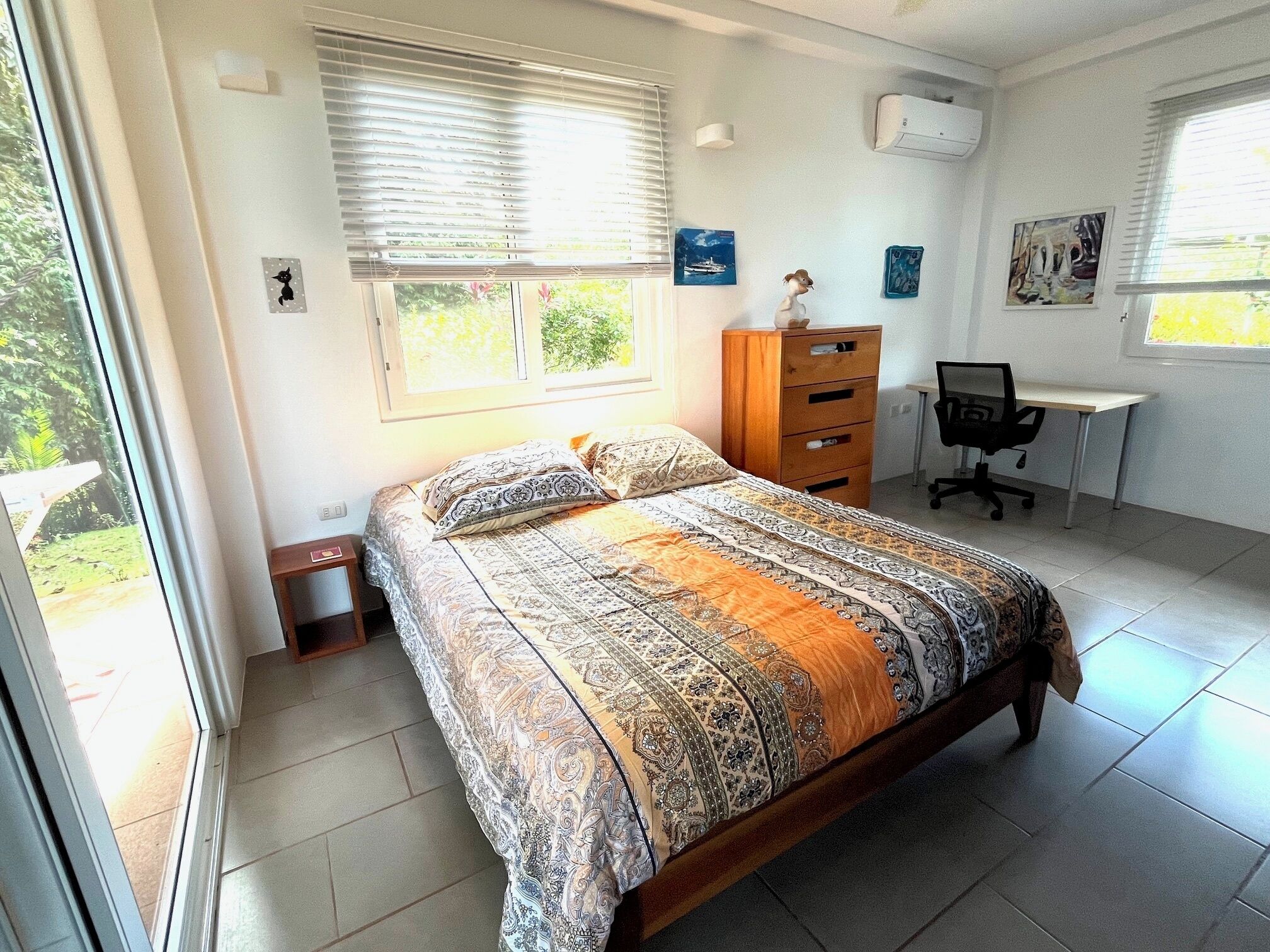 1 slaapkamer, een bureau, wifi, beddengoed