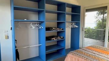 1 bedroom, desk, WiFi, bed sheets
