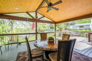Outdoor dining - Romantic Lakefront Retreat Near Nashville | Private Upstairs Suite (Gallatin)