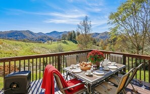 Outdoor dining - Close to DT Asheville & DT Weaverville,  Hot Tub, Huge Deck, Hammocks, Rocking Chairs, Pool Table (Weaverville)