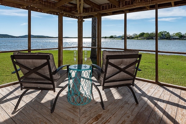 Sip your favorite drink and enjoy the lake and mountain views.