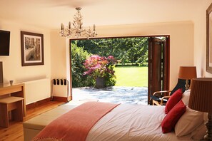 3 bedrooms, iron/ironing board, travel cot, free WiFi