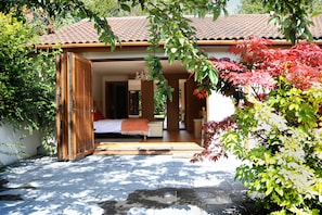 3 bedrooms, iron/ironing board, travel cot, free WiFi - Recently launched brand new luxury holiday home in an area of outstanding beauty (Chew Magna)