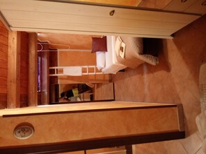 2 quartos, ferros/tábuas de passar roupa, Wi-Fi de cortesia