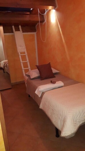 3 chambres, fer et planche à repasser, Wi-Fi gratuit, draps fournis