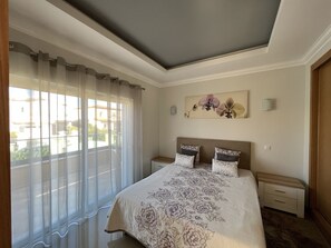 4 bedrooms, in-room safe, iron/ironing board, free WiFi