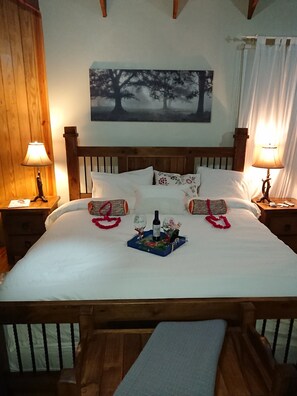 Deluxe Cabin, 6 Bedrooms, Private Pool, Mountainside