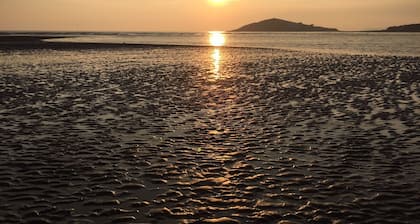 Apartment set in stunning grounds with coastal views & access to coastal paths