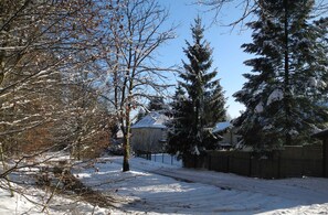 Property grounds - Apartment near the forest with a large garden with playground and fire pit (Bad Sachsa)