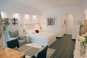Tabla de planchar con plancha, wifi gratis y ropa de cama 