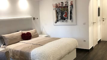 Iron/ironing board, free WiFi, bed sheets