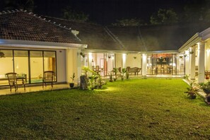 Stroll through our serene courtyard, surrounded by lush greenery and beautifully manicured lawns.