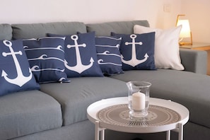 Smart TV, books, music library, stereo - Apartment in first sea line / WiFi (Icod de los Vinos)
