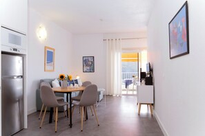 Dining - Apartment in first sea line / WiFi (Icod de los Vinos)
