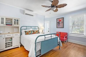1 habitación, tabla de planchar con plancha, wifi gratis y ropa de cama 