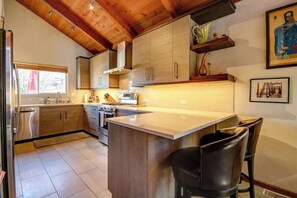 Fridge, microwave, oven, stovetop - 7 Houses from the Ocean - Pleasure Point Surf! (Santa Cruz)