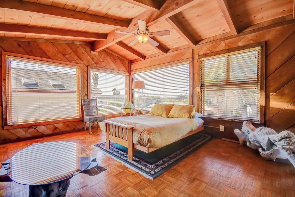 4 habitaciones, tabla de planchar con plancha, cuna de viaje y wifi 