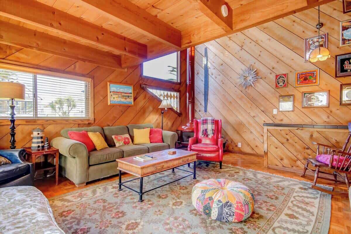 Televisión de pantalla plana, chimenea, videojuegos y oficina 