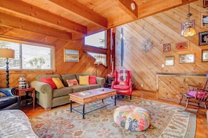 Televisión de pantalla plana, chimenea, videojuegos y oficina