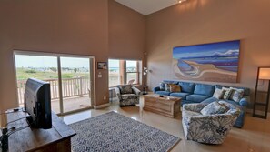 Smart-TV, DVD-Player, Bücher