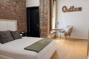 1 habitación, tabla de planchar con plancha, internet y ropa de cama