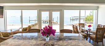 Private Bayside Waterfront Home 2 acres, Beach, Deep Water Boat Dock