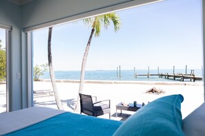 3 habitaciones, tabla de planchar con plancha y cuna de viaje