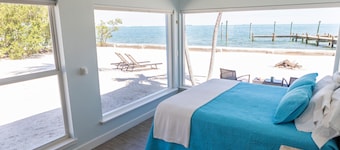 Private Bayside Waterfront Home 2 acres, Beach, Deep Water Boat Dock
