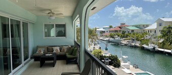 Dyp / bred / flytende kanal, første kanal fra åpent vann, ingen Hwy 1 vei støy