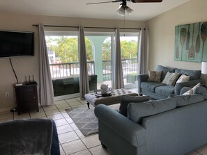 智能电�视、电子游戏、DVD 播放器