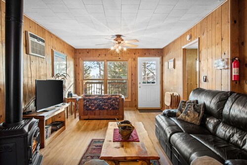 Cozy Cottage on Grand Portage Lake, Right on ATV and Snowmobile Trail!