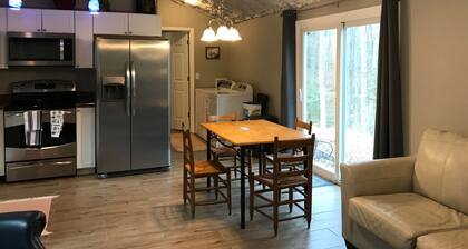 Quiet, Private 2 BR/1.5BA Unit ~ Lake View, next to Wood Creek Boat Dock