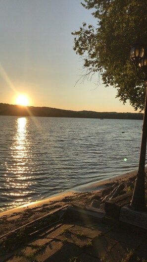 Beach - Newly Remodeled Lake Bellaire Cottage now booking through SUMMER of 2020!! (Bellaire)