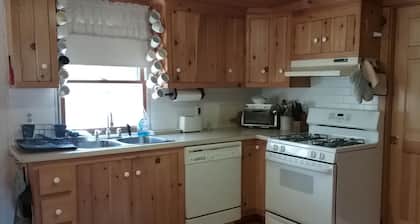 Cabin in hiking heaven with access to beautiful Webb Lake - the Western Mtns