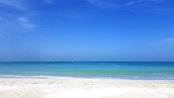 Beach nearby, sun loungers, beach towels