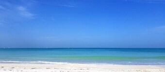 Private Heated  Pool House 6 miles from the Beach