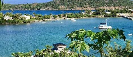 Een buitenzwembad, een verwarmd zwembad