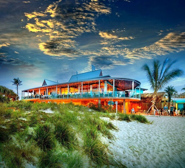 Exterior - Perfect home away, modern amenities, ~ Heated Pool ~ Close to S. Venice Beach (South Venice)