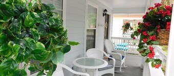 16th and Paradise - 2 Miles From Parris Island!